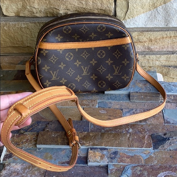 Louis Vuitton Crossbody - Picture 7 of 15